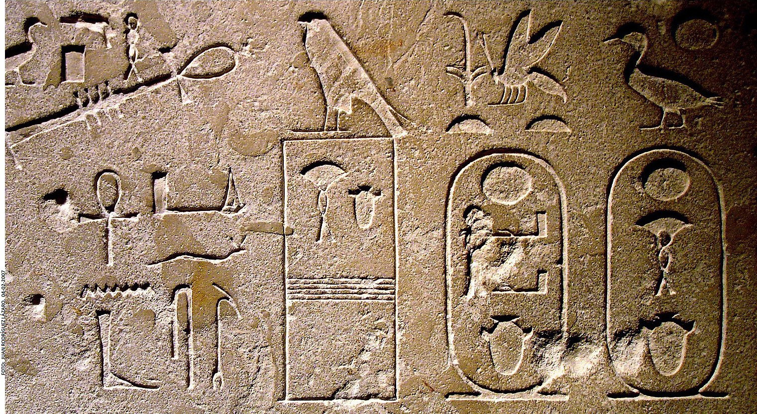 La perfección del Antiguo Egipto más allá del Nilo: un usurpador, dos diosas y dos verdades